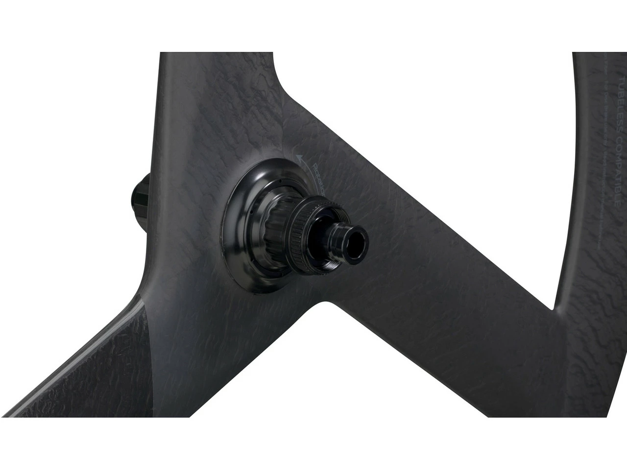 Black Inc Three Disc Center Lock Carbon 28" Laufrad 8 Black Inc Three Disc Center Lock Carbon 28" Laufrad – Bild 8