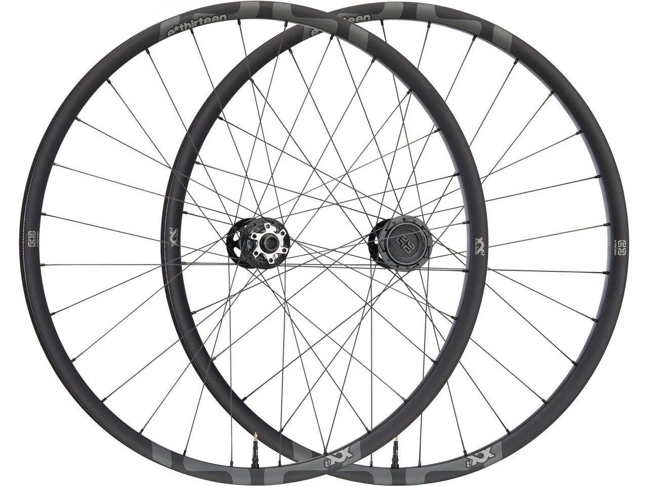 E-thirteen XCX Race IW28 Carbon Boost 29" Laufradsatz 1 E-thirteen XCX Race IW28 Carbon Boost 29" Laufradsatz